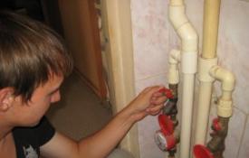Как поменять смеситель на кухне: ремонтируем своими руками Как самому установить настенный смеситель на кухне