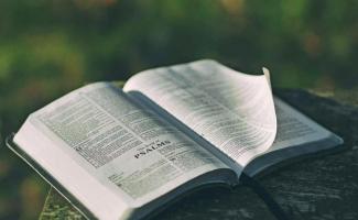 Как читать молитвы о новопреставленном дома и в храме